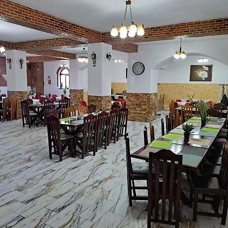 Royal Castle Otel Pascani Dış mekan fotoğraf