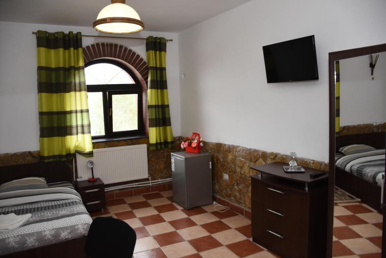 Royal Castle Otel Pascani Dış mekan fotoğraf