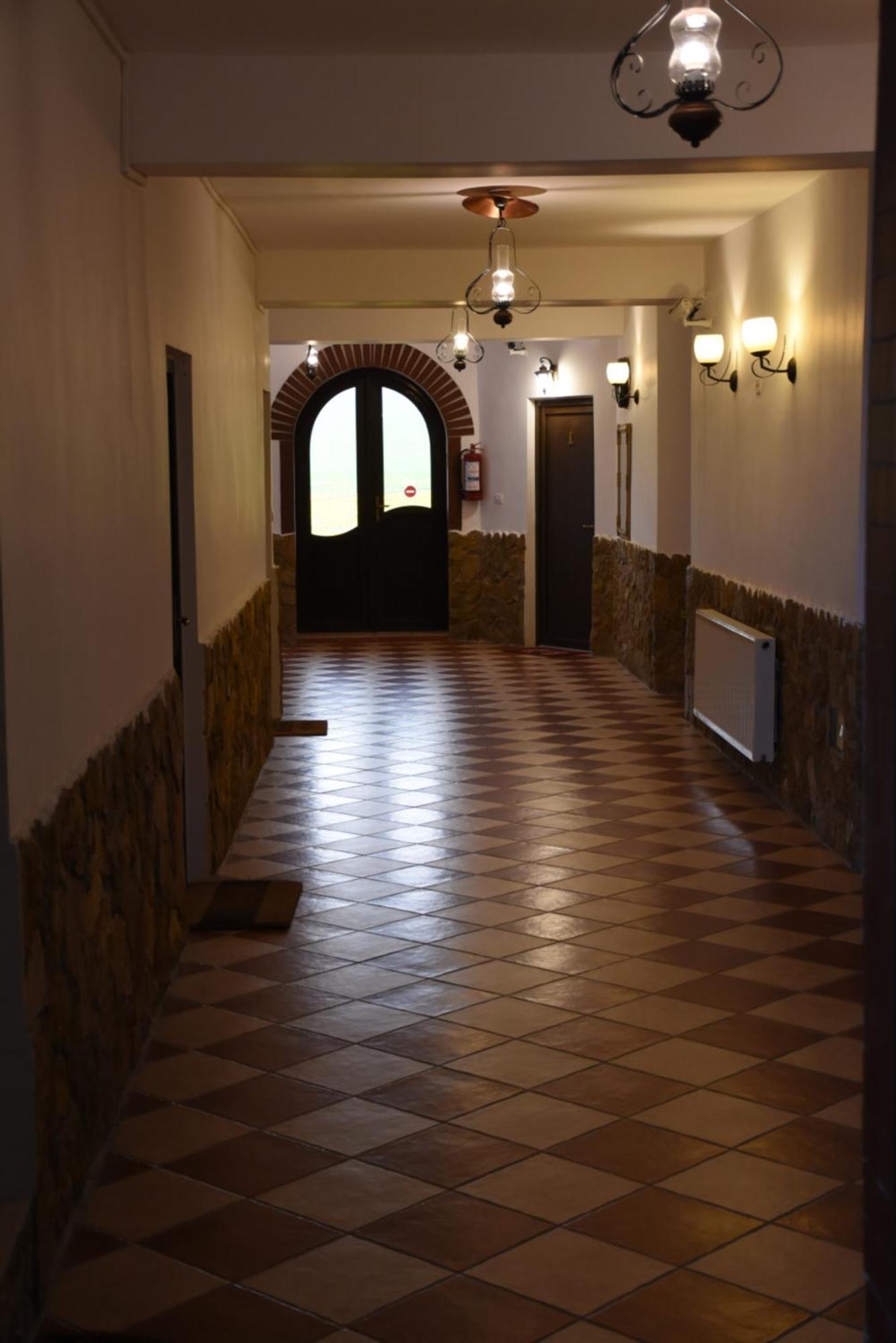 Royal Castle Otel Pascani Dış mekan fotoğraf