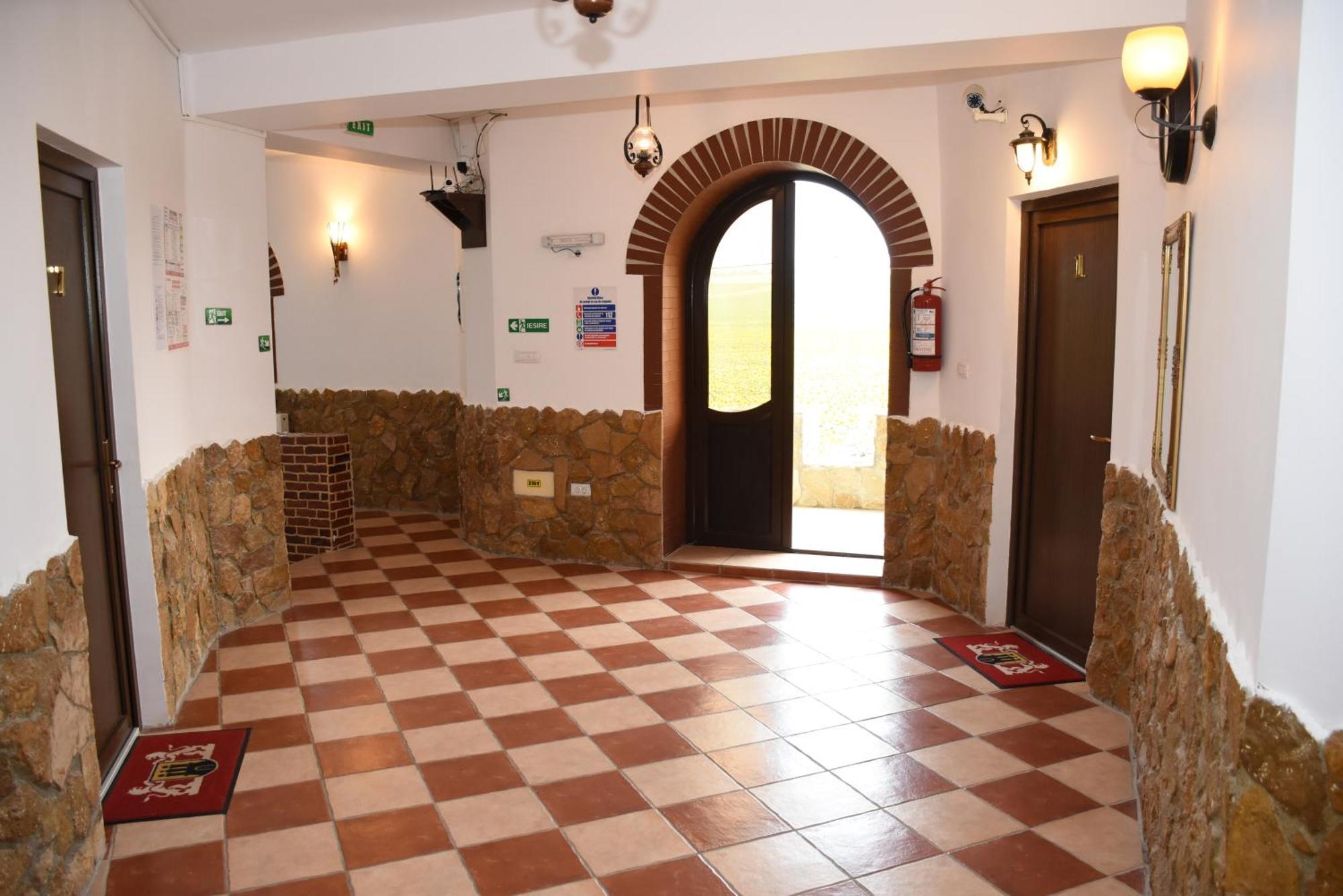 Royal Castle Otel Pascani Dış mekan fotoğraf