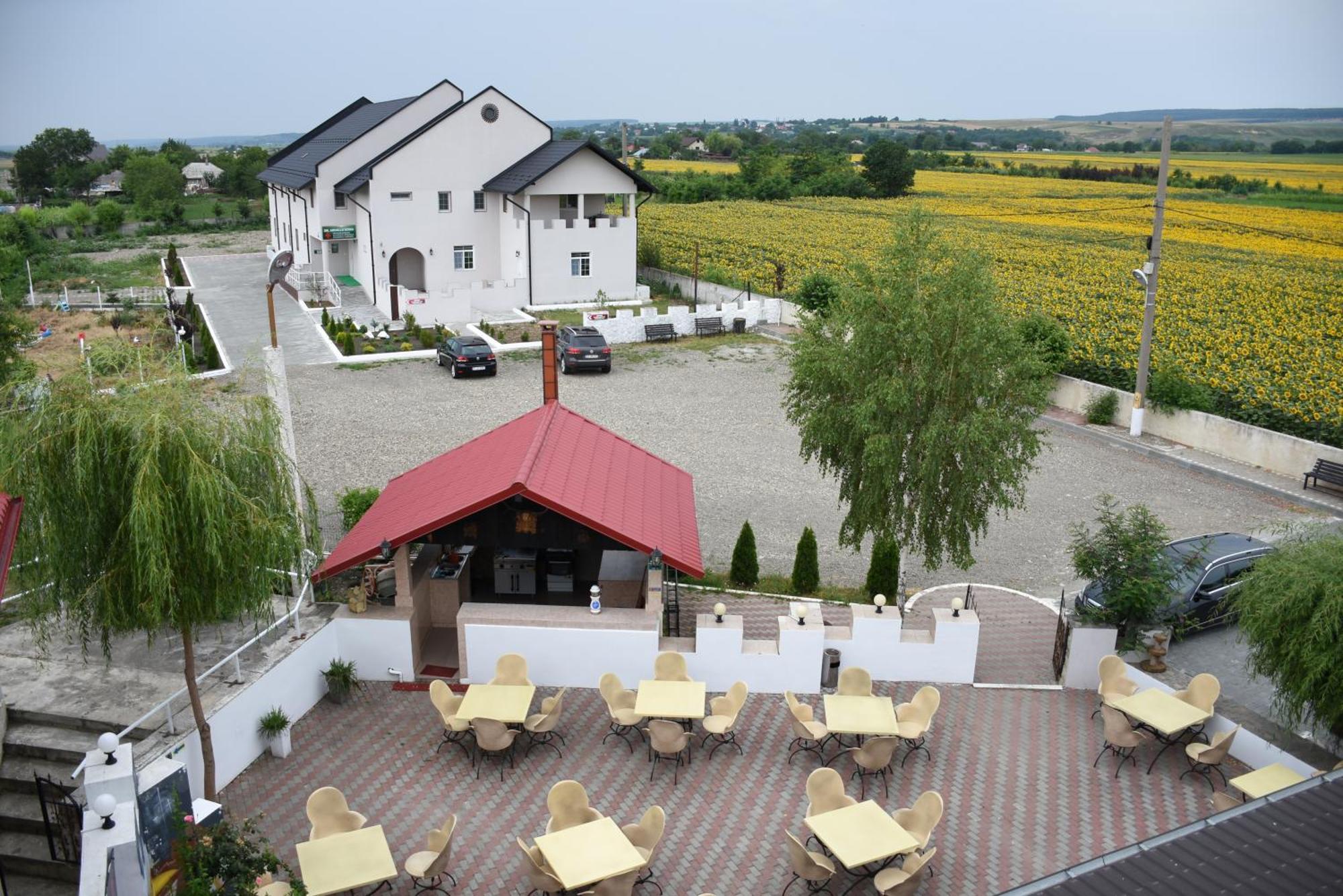 Royal Castle Otel Pascani Dış mekan fotoğraf